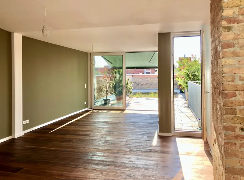 Architekten-Penthouse, Zweit-Bezug, große, niveau-gleiche Dachterrasse — photo 1